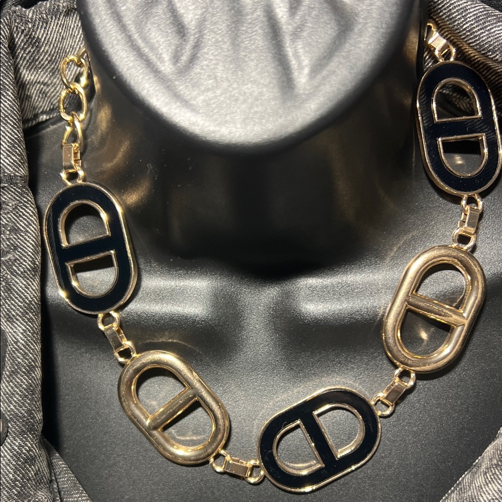 Elegant Black and Gold Women's Necklace